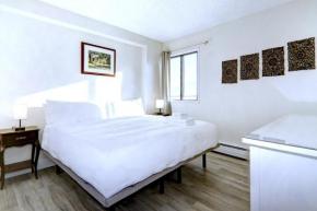 Large Top Floor 2BR, Stampede & Parking by Doorbed